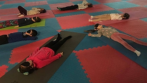 ÇANAKKALE BELEDİYESİ ÇOCUK YOGASI BAŞLADI