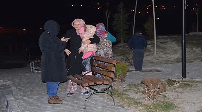 HALK GECEYİ SOKAKTA GEÇİRDİ!