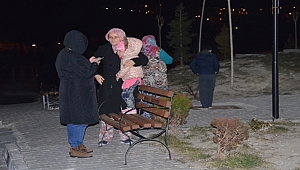 HALK GECEYİ SOKAKTA GEÇİRDİ!