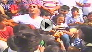 HALUK LEVENT'İN GÖLCÜK DEPREMİNDE ÇOCUKLARA ŞARKI SÖYLEDİĞİ ANLARIN VİDEOSU GÜNDEM OLDU