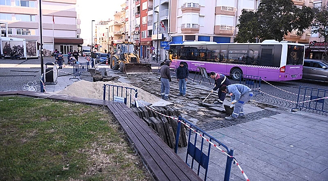 İSKELE MEYDANI'NDA DURAK ALANI DÜZENLEME ÇALIŞMASI GERÇEKLEŞTİRİLİYOR