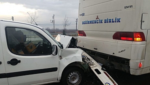 KIRMIZI IŞIKTA DURAN OTOBÜSE ÇARPTI!