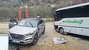 MİDİBÜS İLE CİP ÇARPIŞTI 3 KİŞİ YARALANDI!