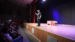 "R.C.E. GİREMEDİM" KAHKAHALARLA İZLENDİ