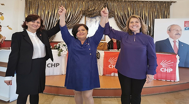 CHP KADIN KOLLARINDA BAYRAK DEĞİŞİMİ GERÇEKLEŞTİRİLDİ