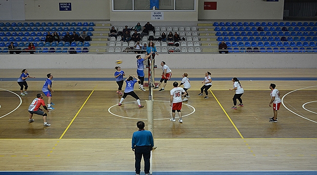 ÇTSO KURUMLARARASI TROYA VOLEYBOL TURNUVASI DEVAM EDİYOR