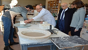 REKTÖR SEDAT MURAT ÇANAKKALE SERAMİKLERİ ARAŞTIRMA GELİŞTİRME VE UYGULAMA MERKEZİNİ ZİYARET ETTİ