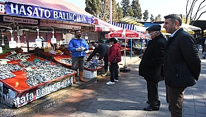 BAŞKAN GÖKHAN CUMA PAZARINDA İNCELEMELERDE BULUNDU
