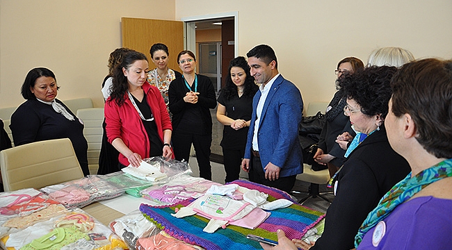  "BİR İLMEK BİN YÜREK" GÖNÜLLÜLERİNDEN YENİ DOĞAN BEBEKLERE HEDİYELER