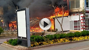 CUMHURİYET MEYDANI'NDA YANGIN!