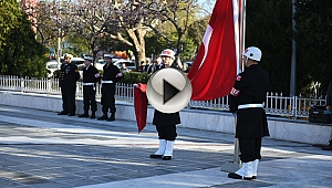 ZAFERİMİZİN 105'İNCİ YILI ÇELENK TÖRENİYLE KUTLANDI
