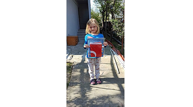 BOYAMA KİTAPLARI VE TÜRK BAYRAKLARI ÇOCUKLARIMIZLA BULUŞUYOR