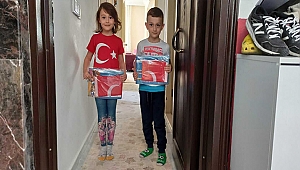 ÇOCUKLAR İÇİN HAZIRLANAN BOYAMA KİTAPLARI VE TÜRK BAYRAKLARI DAĞITILMAYA DEVAM EDİYOR