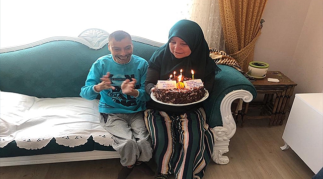 ENGELLİ GENCE VEFA EKİPLERİNDEN DOĞUM GÜNÜ SÜRPRİZİ