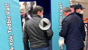 HALK PAZARINDA ÜCRETSİZ MASKE DAĞITILDI