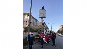 KEPEZ KIRMIZI BEYAZ OLUYOR