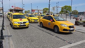 TAKSİCİLER 23 NİSAN'I KORNA ÇALARAK KUTLADI