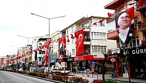 ULUSAL EGEMENLİĞİMİZİN 100. YILI İÇİN CADDE VE SOKAKLAR BAYRAKLAR İLE DONATILDI