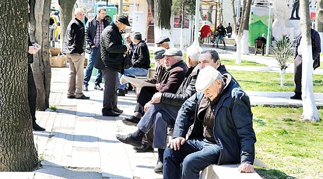 65 YAŞ ÜZERİ VATANDAŞLARIMIZA 1 AY SÜREYLE MEMLEKET İZİNİ!