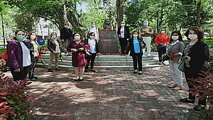 ANNELER GÜNÜ ZÜBEYDE HANIM BÜSTÜ ÖNÜNDE KUTLANDI