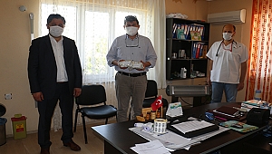 BAŞKAN UYGUN'DAN SAĞLIKÇILARA HEDİYE