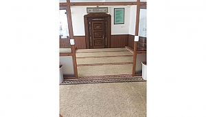 CAMİLERE EL DEZENFEKTANLARI YERLEŞTİRİLDİ