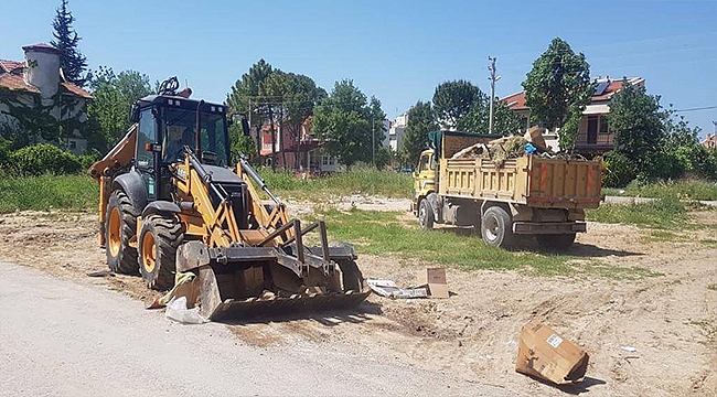 DARDANOS'TA BAHÇE VE İNŞAAT ATIKLARI TEMİZLENDİ