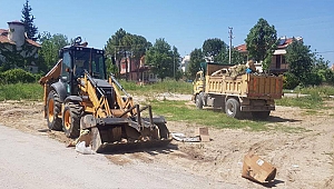 DARDANOS'TA BAHÇE VE İNŞAAT ATIKLARI TEMİZLENDİ