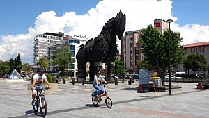 KORDON BOYU AÇILDI, SOSYAL MESAFE UNUTULDU!