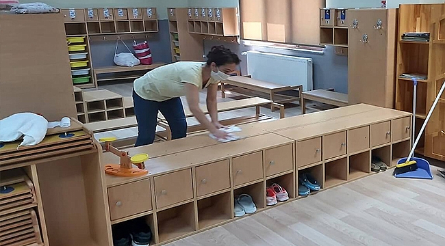 KREŞLERDE TEMİZLİK VE DEZENFEKSİYON ÇALIŞMALARI YÜRÜTÜLÜYOR