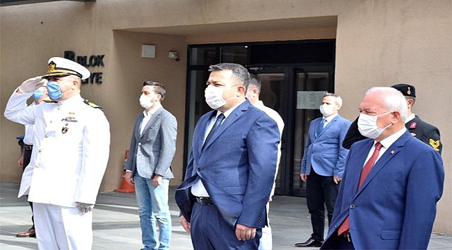 LAPSEKİ'DE 19 MAYIS SOSYAL MESAFELİ KUTLANDI