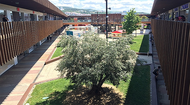 17 BURDA AVM MİSAFİRLERİYLE YENİDEN BULUŞTU