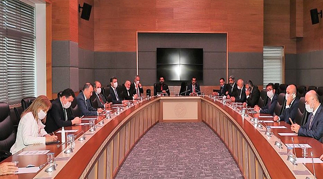 "ANKARA'DA BAROLARI VE SAVUNMAYI SAVUNDUK"
