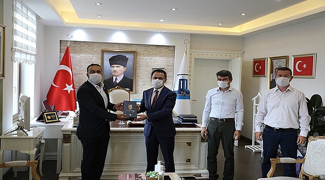 EĞİTİM BİR-SEN ÇANAKKALE ŞUBESİ'NDEN VALİ İLHAMİ AKTAŞ'A HAYIRLI OLSUN ZİYARETİ