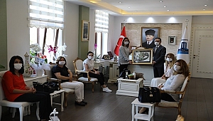 KADIN VE DEMOKRASİ DERNEĞİ ÇANAKKALE ŞUBESİ VALİ AKTAŞ'I ZİYARET ETTİ