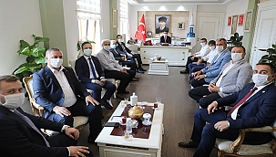 AK PARTİ'Lİ BELEDİYE BAŞKANLARINDAN VALİ AKTAŞ'A HAYIRLI OLSUN ZİYARETİ