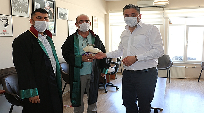 BAŞKAN UYGUN, HUKUKÇULARI KUTLADI