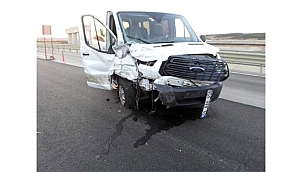 ÇANAKKALE'DE İKİ ARAÇ ÇARPIŞTI: 1'İ AĞIR 5 YARALI