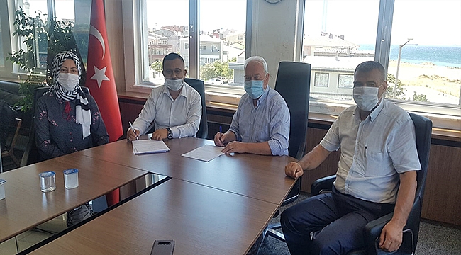 LAPSEKİ BELEDİYESİNDE TOPLU SÖZLEŞME SEVİNCİ