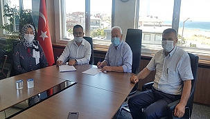 LAPSEKİ BELEDİYESİNDE TOPLU SÖZLEŞME SEVİNCİ