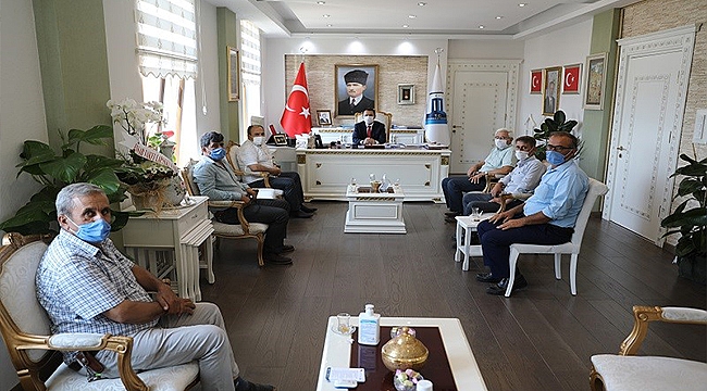 LAPSEKİ MUHTARLAR DERNEĞİ, VALİ AKTAŞ'I ZİYARET ETTİ