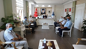 LAPSEKİ MUHTARLAR DERNEĞİ, VALİ AKTAŞ'I ZİYARET ETTİ