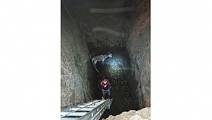 12 METRE DERİNLİĞE DÜŞEN EŞEĞİ, BELEDİYE EKİPLERİ KURTARDI