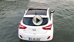 ARAÇ DENİZE UÇTU!