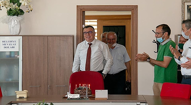 BAŞKAN ARSLAN'A SÜRPRİZ KUTLAMA
