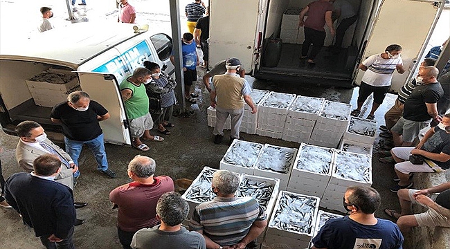 VALİ AKTAŞ, BALIK HALİ'NDEKİ MEZAT PROGRAMINA KATILDI
