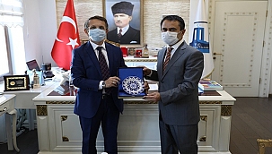 VALİ AKTAŞ, ÇOMÜ İLETİŞİM FAKÜLTESİ DEKANI PROF. DR. METİN KASIM'I KABUL ETTİ
