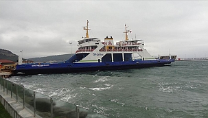 BAZI FERİBOT SEFERLERİNE FIRTINA ENGELİ!