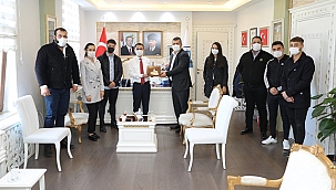 BAYRAMİÇ ASIMIN NESLİ GENÇLİK DERNEĞİ'NDEN VALİ AKTAŞ'A ZİYARET