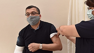 BAŞKAN ÖZ COVİD-19 AŞISINI OLDU
